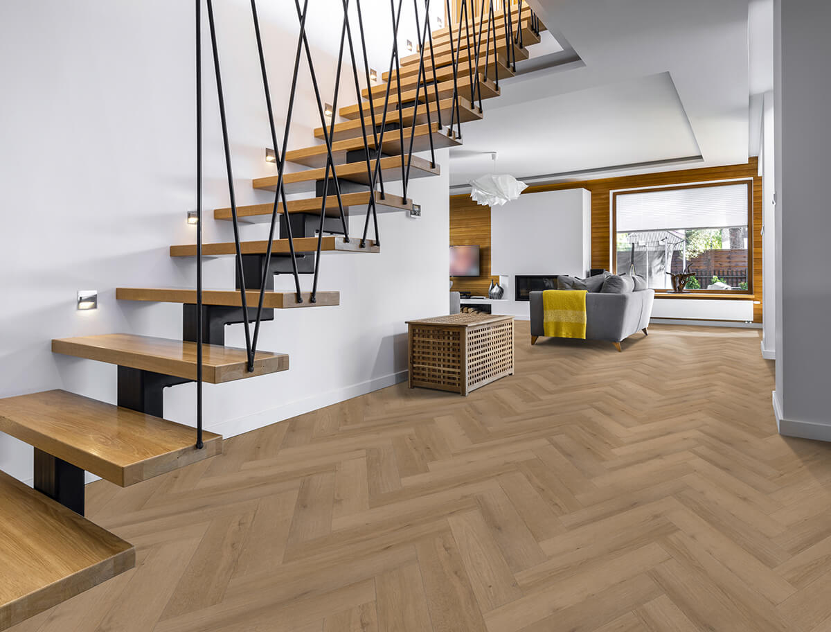 Vinylboden IPC Opal XS Fischgrät Eiche Delft, Klebevinyl, detailreiche Holzoptik, auf Boden liegend und verlegt
