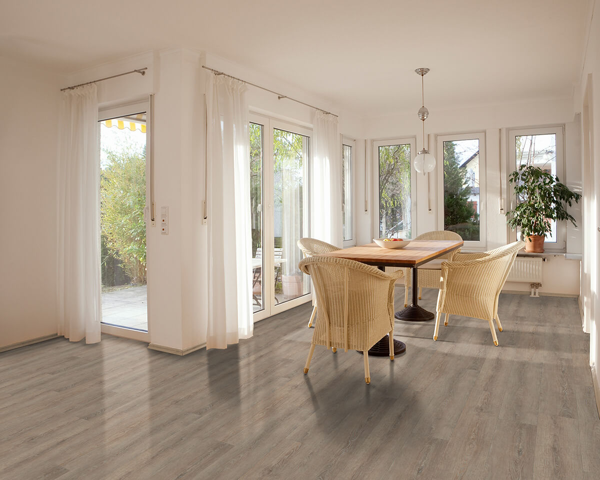 Vinylboden IPC Rubin XL Eiche teebraun mit Holzmaserung, Klebevinyl für stilvolle Raumgestaltung, Nahaufnahme des Bodenbelags