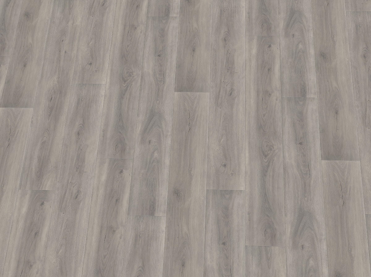 Vinylboden IPC Topas XXL Eiche Nebelgrau, Klick-Vinyl mit Holzmaserung und mattem Finish, detailreiche Oberfläche.
