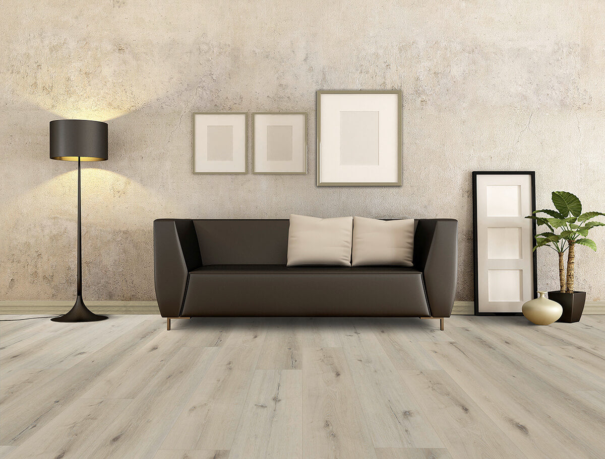 Heller Vinylboden IPC Topas XXL Eiche hermelinweiß, Klebevinyl, sichtbare Holzstruktur und natürliche Eichenoptik.