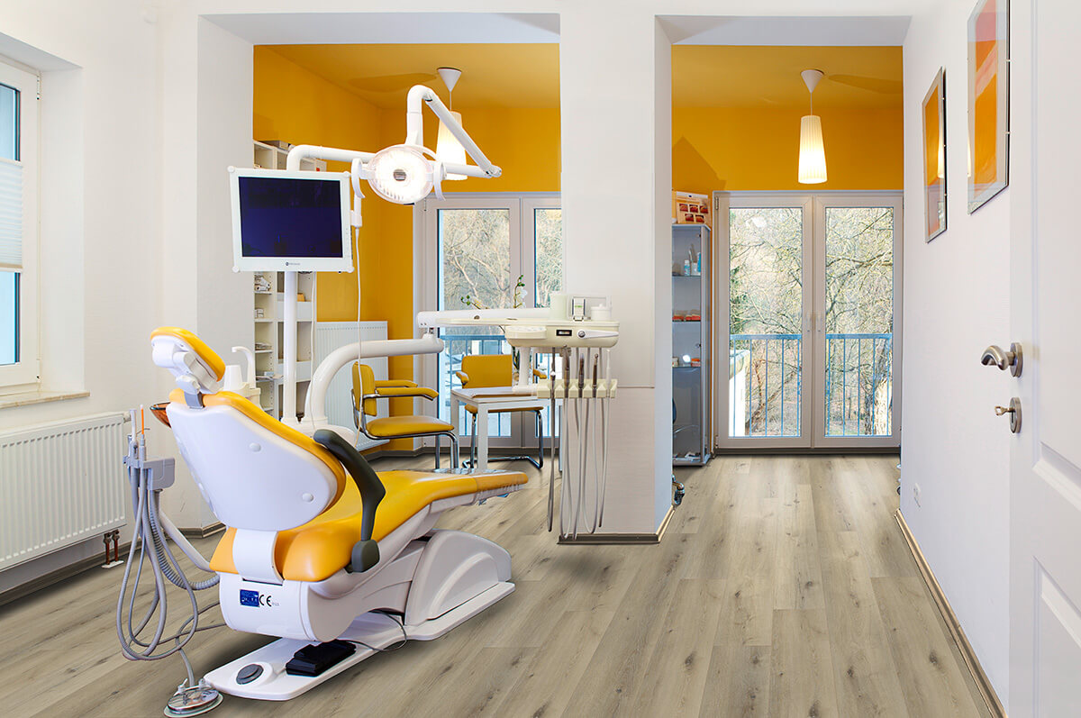 Klick-Vinylboden IPC Topas XXL Eiche Sandel, heller Vinylboden mit Holzmaserung, hochwertiges Laminat für moderne Räume