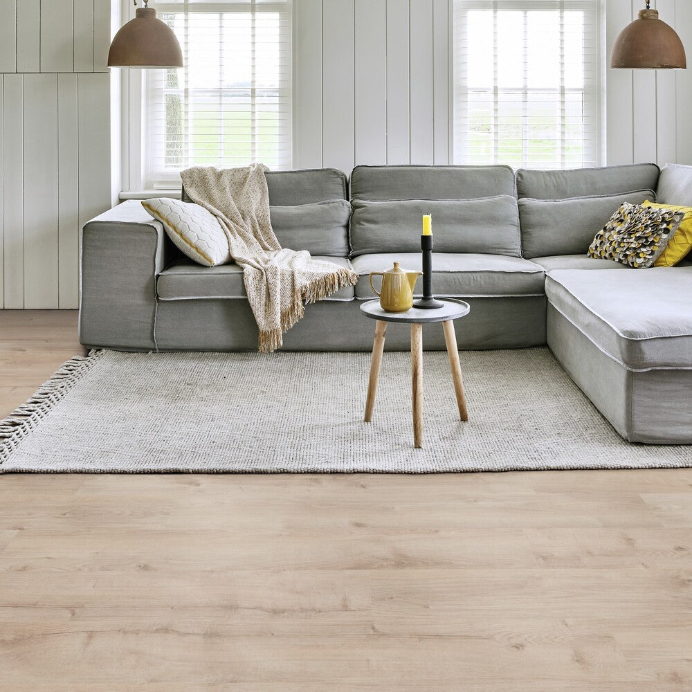 Vinylboden Moduleo Roots 55 Galway Oak mit realistischem Eichenholzdesign, Klebevinyl, langlebig und stilvoll für Wohnbereiche.