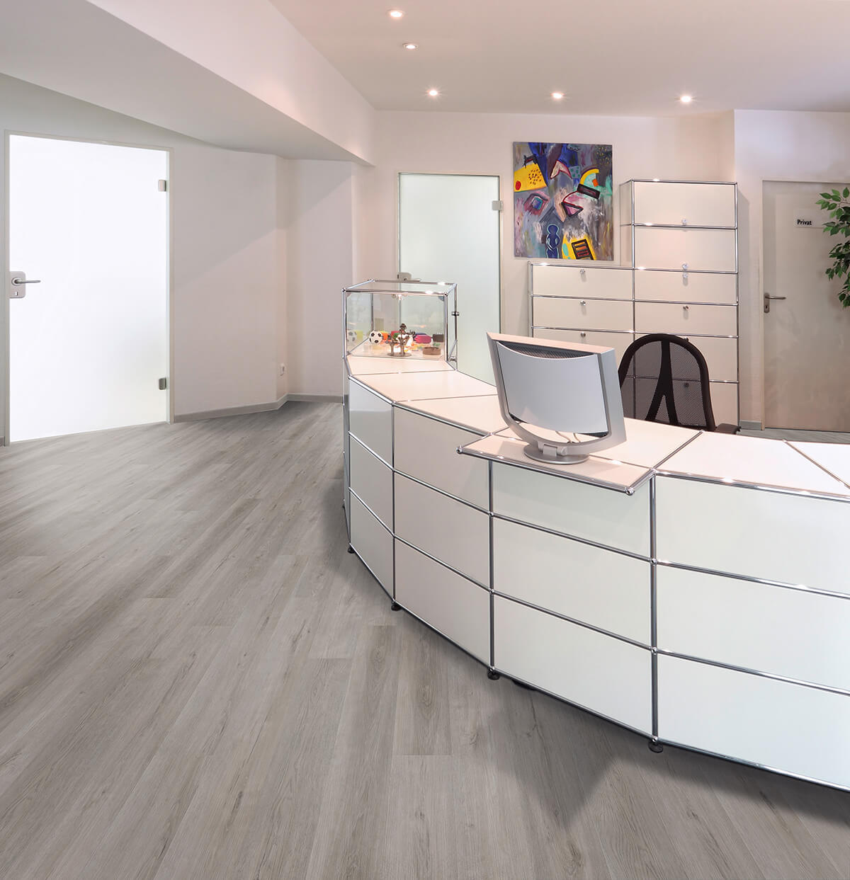 Hochwertiger IPC PWK 0,55 Haag Klick-Vinylboden in dunklem Holzdesign, sichtbare Oberfläche und Klick-Verbindung.