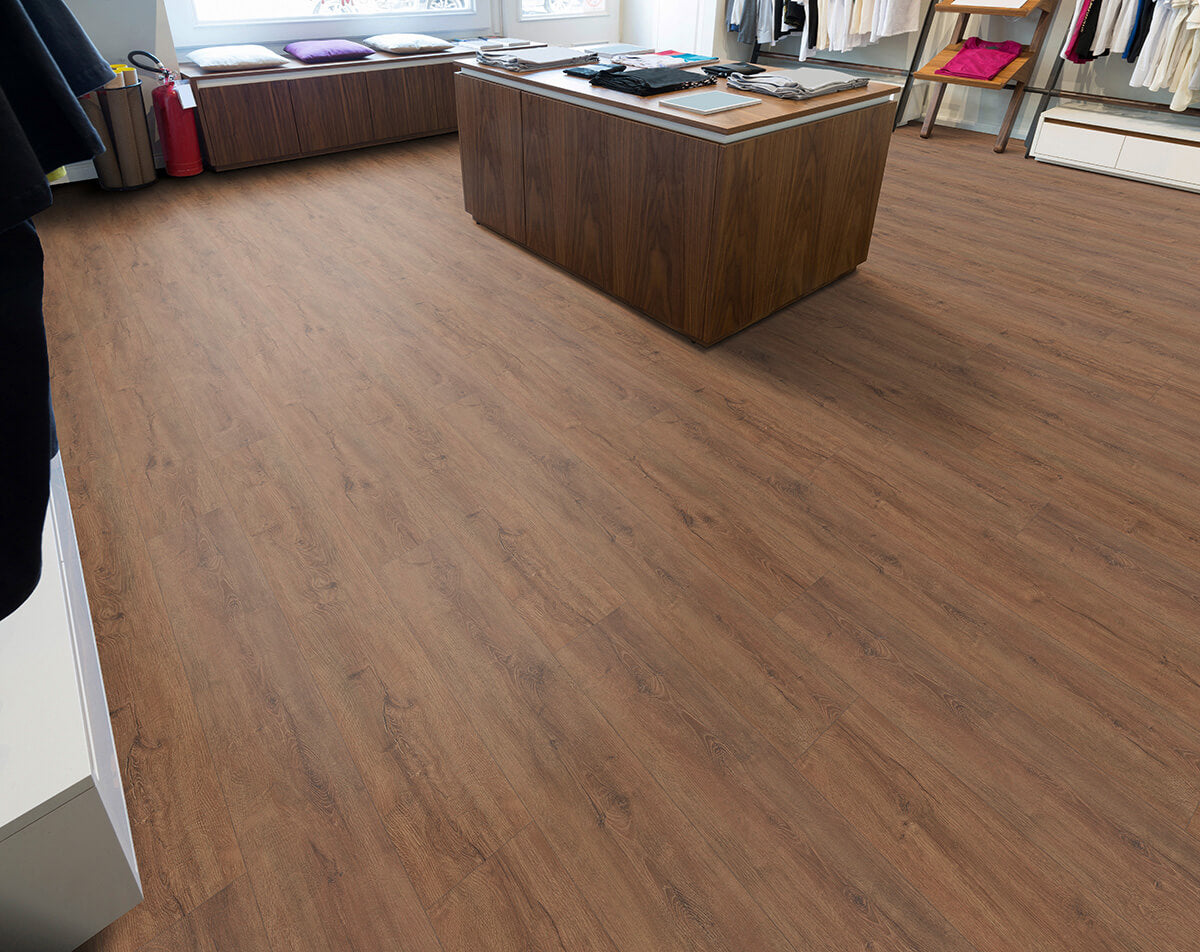 Vinylboden IPC Smaragd Eiche Kastanie, Klebevinyl, detailreiche Holzoptik, warme Eichentöne, langlebiges Bodenbelag-Material