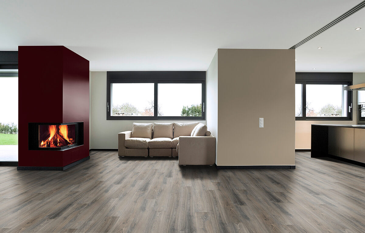 Vinylboden IPC Saphir Plus Eiche graubeige, Klebevinyl, Nahaufnahme der texturierten Oberfläche und Holzmaserung.