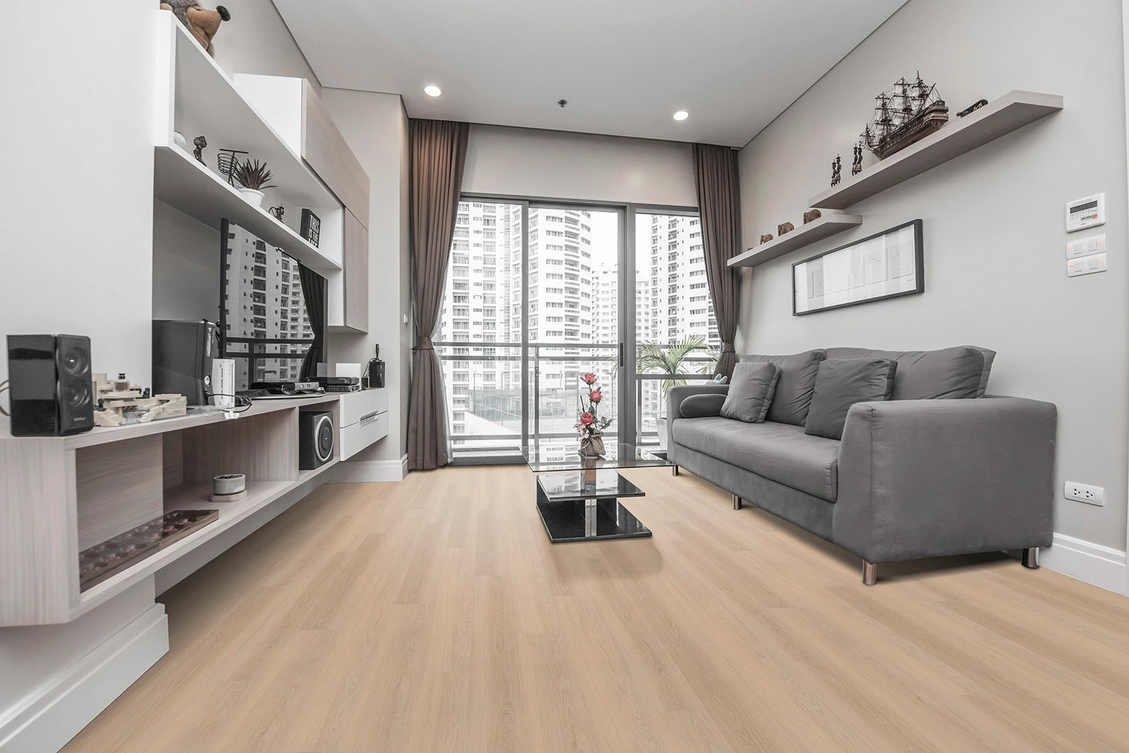 IPV Jade Design 710 Klick-Vinylboden aus Vinyl, mit Holzoptik, in natürlichem Braun, für moderne Innenräume