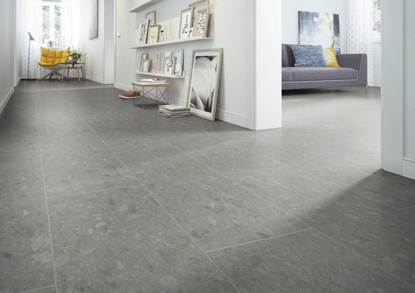 Vinylboden Ceramin Carona Rocket Grey, PVC-freie Designfliese in grauem Steinmuster, langlebig und modern für Wohnräume