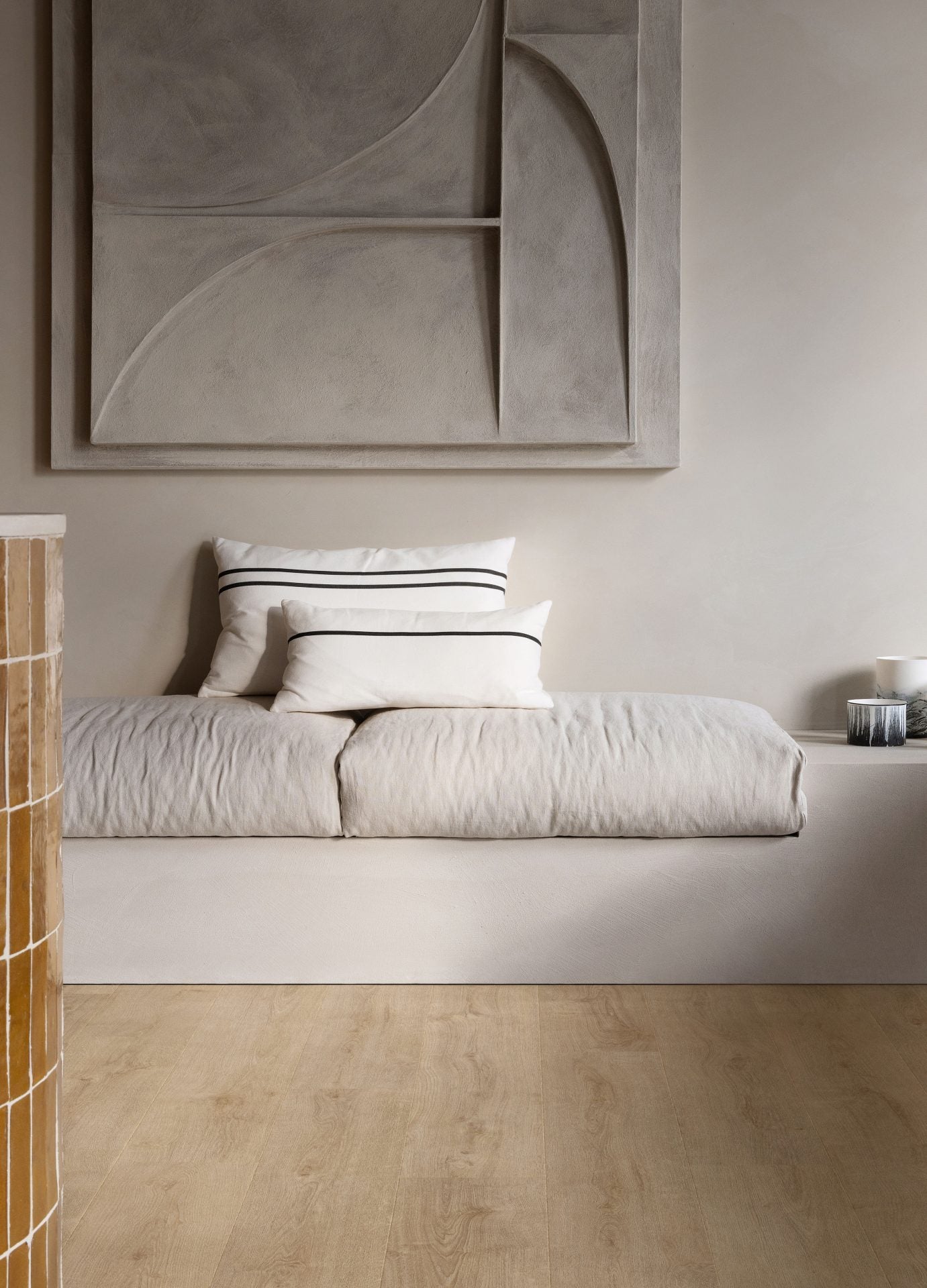 Modularo LayRed 55 Stanford Oak Vinylboden mit Klick-Verschluss und Trittschalldämmung, naturbelassene Holzoptik, Innenraum.
