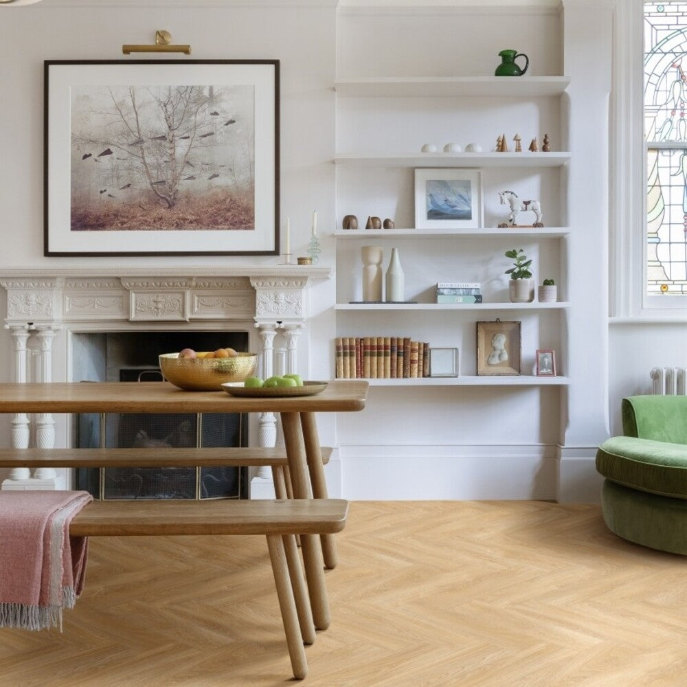 Moduloe Roots 55 Laurel Oak Vinylboden mit Fischgrätmuster, Klebevinyl, braune Holzoptik, langlebiges Bodenbelagsdesign