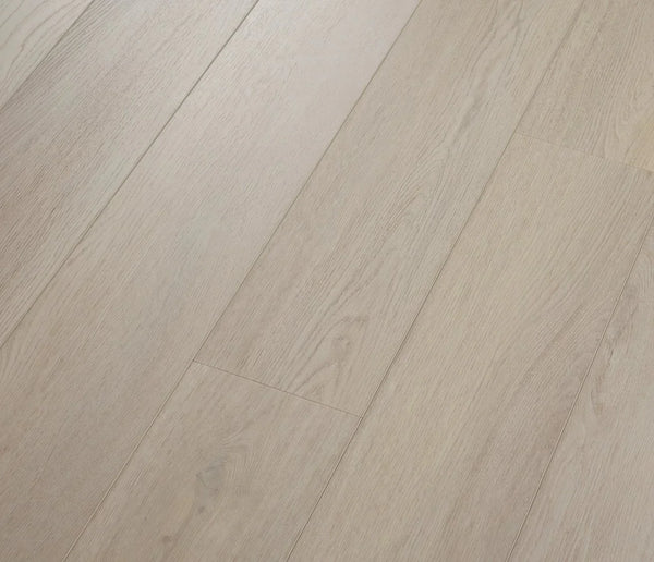 COREtec Naturals Vinylboden Blossom 1500+++ in Holzoptik, braun und beige, mit strukturierter Oberfläche, für langlebiges Parkett.