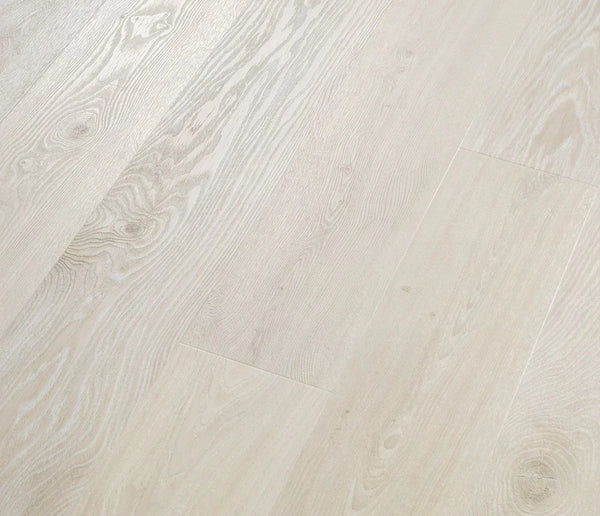 COREtec Vinylboden The Essentials 1500 Boston Oak in Eiche-Design, natürliche Maserung und warme Holzoptik sichtbar.
