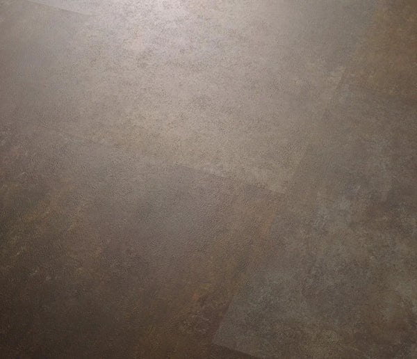 COREtec Vinylboden The Essentials Tile Cosmic Copper 67 mit kupferfarbener Marmorierung und strukturiertem Oberflächenfinish.