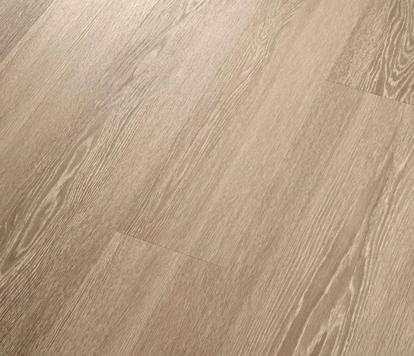 Heller Vinylboden von COREtec Authentics 1200 MB E Edmonton mit Holzmaserung, hellbraune Farbe, breite Planken, realistische Holzoptik