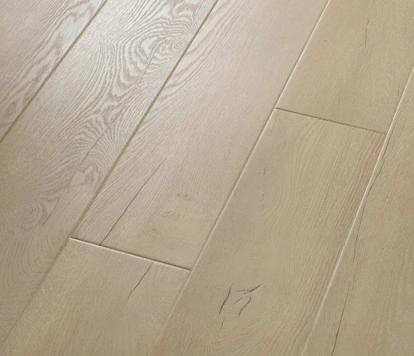 COREtec Naturals Vinylboden Eila mit Holzmaserung in hellen Tönen, langlebig und realistisch wirkend für moderne Räume