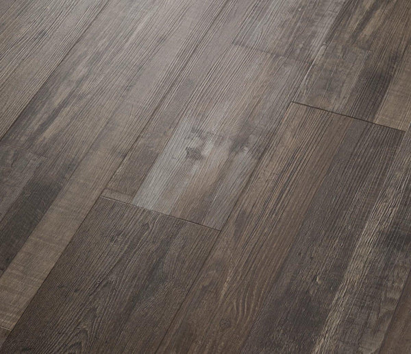 Vinylboden COREtec The Essentials 1200 Fallen Oak 52 mit natürlicher Holzmaserung und warmem Braunton, langlebig und stilvoll.