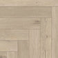 COREtec Naturals Herringbone Forest Vinylboden mit Holzoptik, detaillierte Maserung und strukturierte Oberfläche, langlebig und stilvoll.