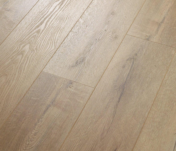 COREtec Vinylboden Fremont Oak 82 in Eichenoptik, langlebig und hochwertig, sichtbare Holzmaserung und strukturierte Oberfläche.
