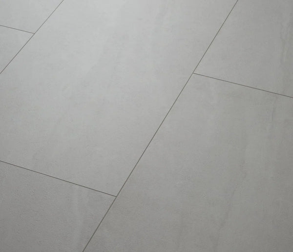COREtec Ceratouch B-Series Vinylboden Katla 0493B mit Holzoptik, braune Maserung, modernes Design, langlebig und pflegeleicht.