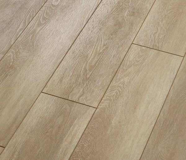 COREtec Naturals 1200+ Leaf Vinylboden, naturfarbenes Design, strapazierfähig und stilvoll für moderne Räume.