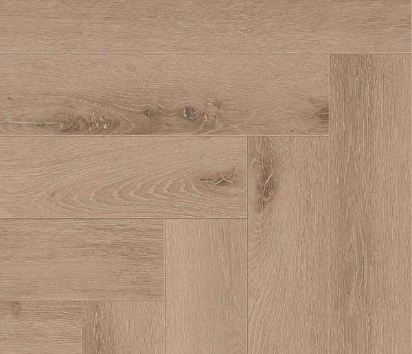 COREtec Naturals Herringbone Nimbus Vinylboden, heller Holzmuster, detailreiche Laminat-Optik, langlebig und stilvoll.