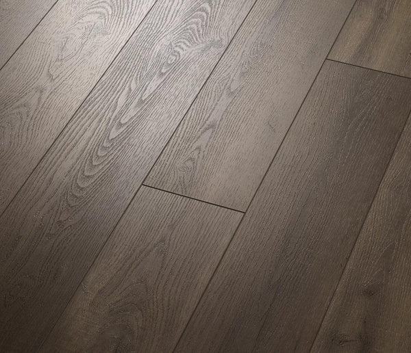 Heller Vinylboden COREtec Authentics 1500 4V E Nueltin mit Holzmaserung, langlebig und stilvoll für jeden Raum.