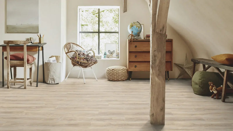 Vinylboden Tarkett iD Inspiration 55 in English Oak Grege mit Holzmaserung und warmem Braun, langlebiges Design für moderne Räume
