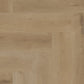 Vinylboden im Fischgrätmuster aus Texas Oak von COREtec Naturals Herringbone H54, detailreiche Holzstruktur sichtbar