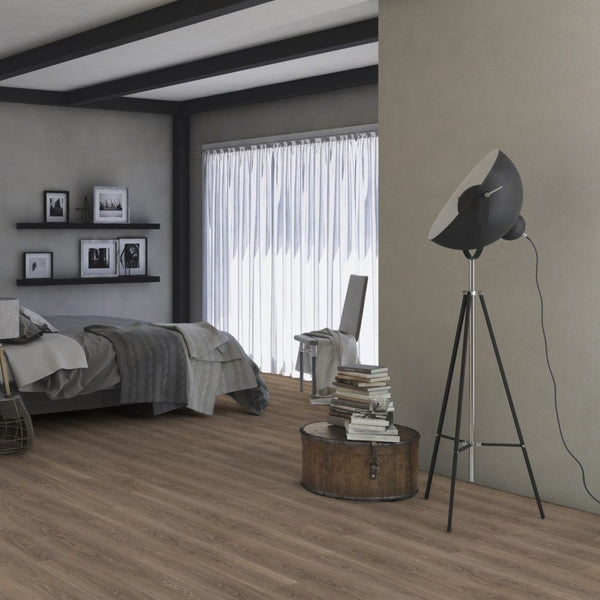 Vinylboden Gerflor Creation 30 Charming Oak Smoked 1714 in natürlichem Holzdesign, perfekte Oberfläche für Wohnräume.
