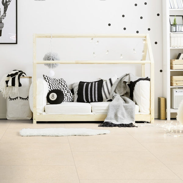 Gerflor Creation 55 Vinylboden in Light Beige, Backyard 1712 mit klebevinyl Oberfläche, detailreiche Textur sichtbar