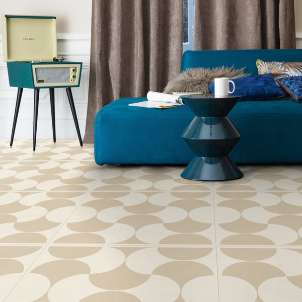 Gerflor Creation 55 Luna Beige Vinylboden, Klebevinyl in Beige, zeigt die texturierte Oberfläche des Bodenbelags.