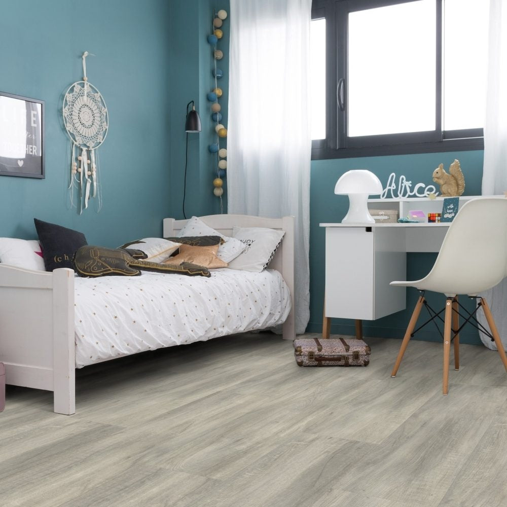 Gerflor Creation 55 Rigid Acoustic Swiss Oak Pearl Vinylboden, Klick-Vinyl, zeigt realistische Holzmaserung in hellbraun.