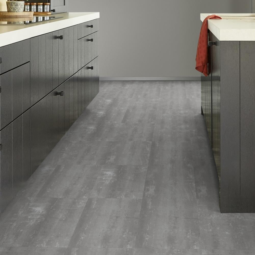 Vinylboden Tarkett iD Essence Rigid 55 in Scratched Cement Grey, klickbar, robust Klick-Vinyl mit grau-meliertem Design