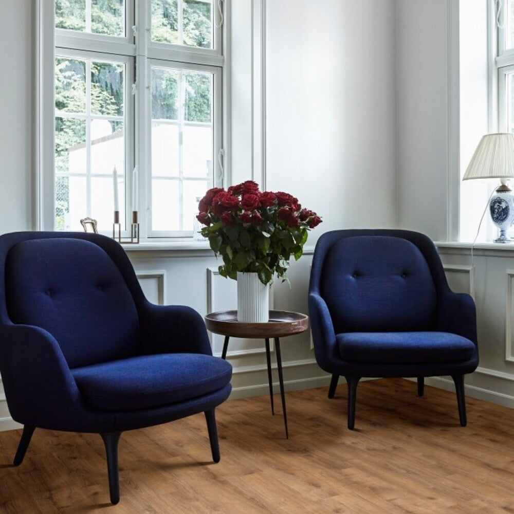Moduléo Roots 55 Galway Oak Vinylboden, Klebevinyl mit Holzmaserung, natürliche Holzoptik in einem Raum, robustes Bodenbelagsdesign
