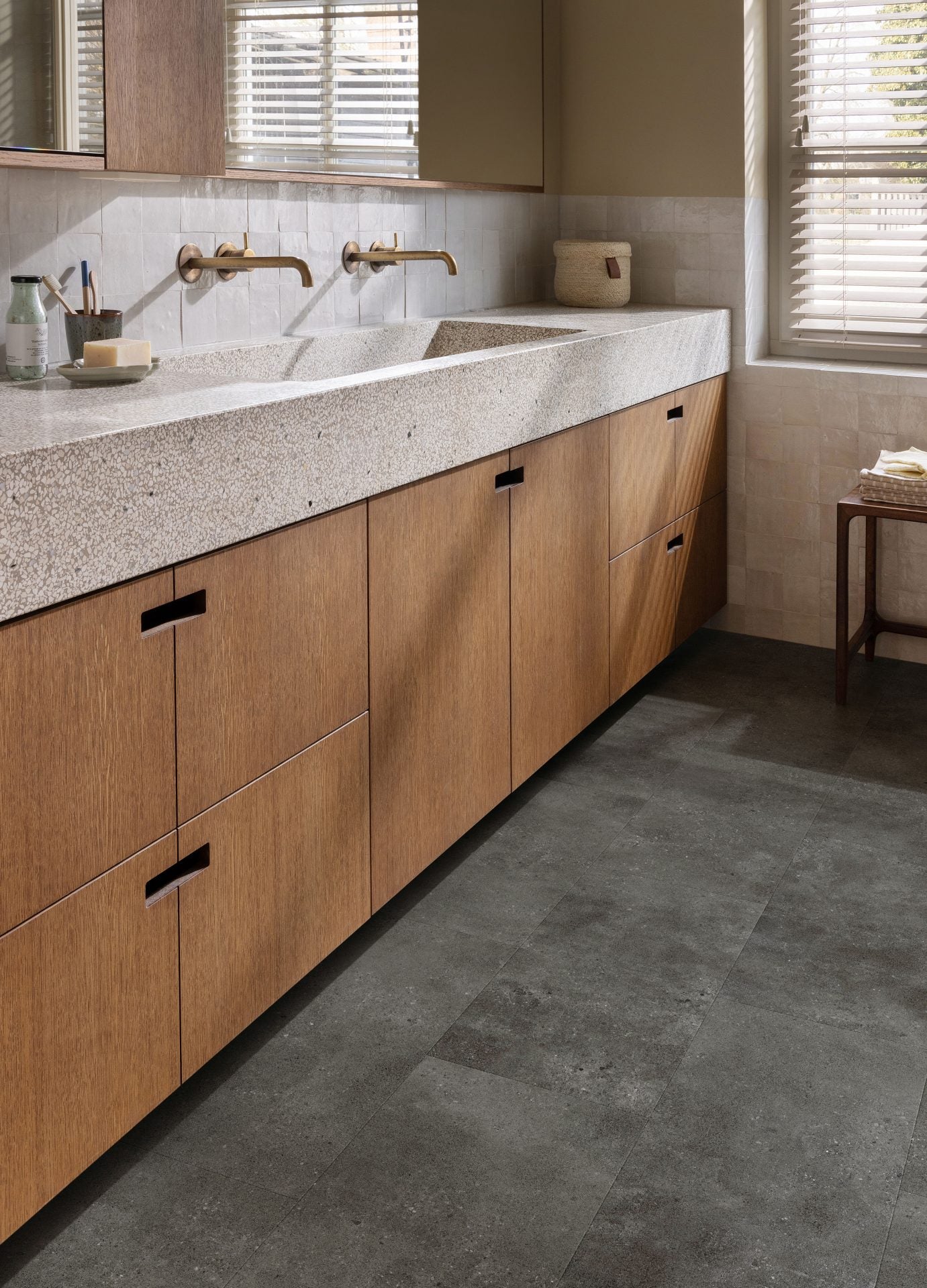 Moduléo LayRed 55 Izusa Stone Vinylboden in Steinoptik mit Trittschalldämmung, klickbar, langlebig und stilvoll für Innenräume