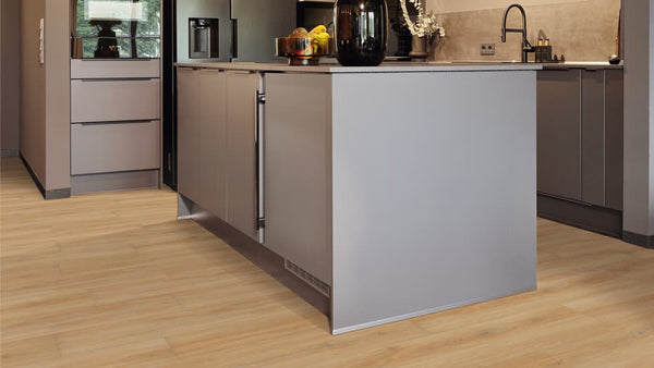 Vinylboden Project Floors floors@home PW 3913 in Holzoptik, Klebevinyl, detailreiche Oberfläche, modernes Design, Raumaufnahme