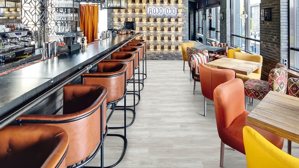 Klick-Vinylboden Project Floors F-SPC PW 3070 mit Trittschall, 0,30 mm, in einem Wohnraum verlegt, zeigt das bodenbelagdesign.