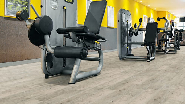 Selbstliegender Vinylboden Project Floors Loose-Lay PW 3079 mit Holzoptik in einem Raum, sichtbare Textur und Muster.