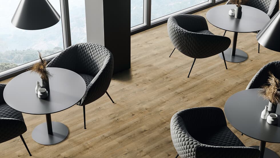 Vinylboden Project Floors floors@work PW 3160, Klebevinyl, in einem modernen Raum mit hellem Holzdesign.