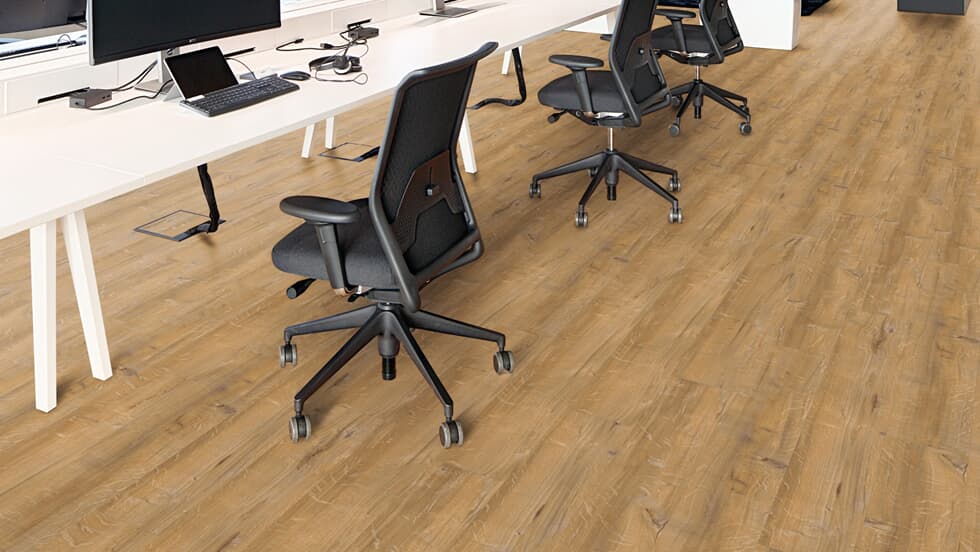 Vinylboden Project Floors floors@work PW 3190, Klebevinyl, in einem Raum mit hellen, langlebigen Designflächen.