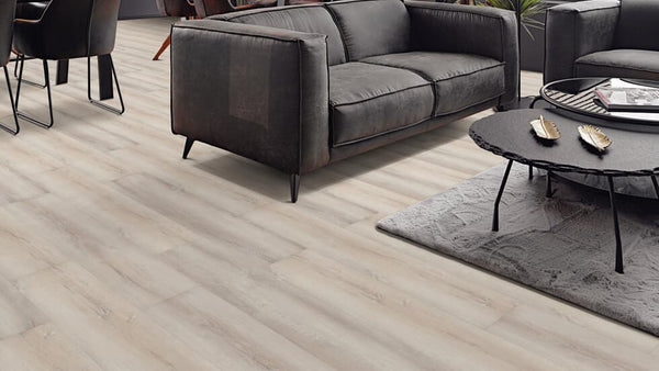 Vinylboden Project Floors floors@work PW 3200, Klebevinyl, braune Holzoptik, verlegt in einem Raum, langlebiger Bodenbelag