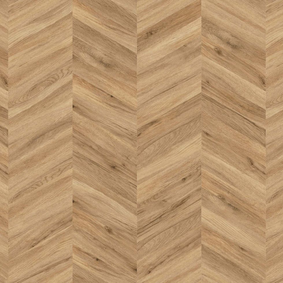 Vinylboden Project Floors floors@work Chevron PW 3220, Klebevinyl mit echtem Holzdesign und hellbraunen Chevron-Mustern.