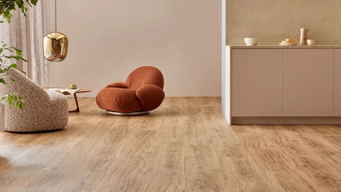 Forbo Central Oak, im Raum verlegt