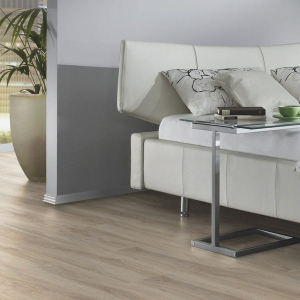 Vinylboden Tarkett iD Inspiration 30 Classics English Oak Grege, Klebevinyl, mit Holzmaserung und natürlichem Eichen-Design.