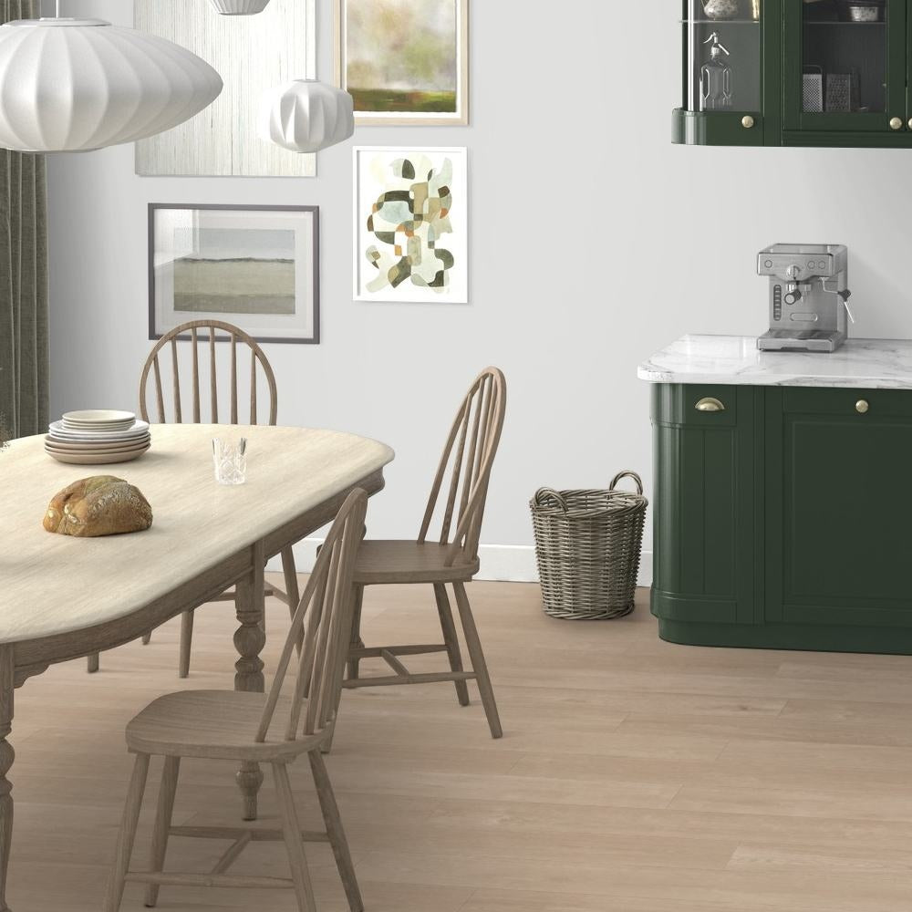 Tarkett iD Inspiration 30 Naturals Chatillon Eichen-Klebevinylboden in Beige, detaillierte Ansicht des Vinylboden-Designs