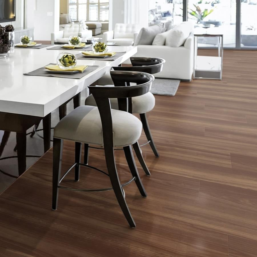 Tarkett iD Inspiration 30 Naturals Chestnut Smoked Vinylboden, Klebevinyl mit Holzdesign, detailreiche Holzmaserung.