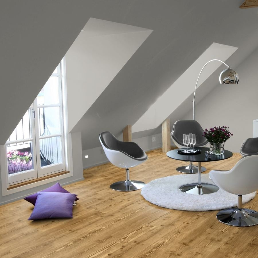 Vinylboden Tarkett iD Inspiration 40 Naturals Classic Pine Sunburned, Klebevinyl mit hellem Holzdesign, Nahaufnahme des Bodenbelags