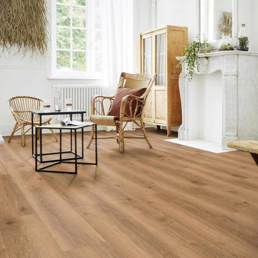 Vinylboden Tarkett iD Inspiration 40 Naturals Creek Oak Brown mit Holzmaserung und warmem Braunton, Klebevinyl für langlebige Bodenbeläge