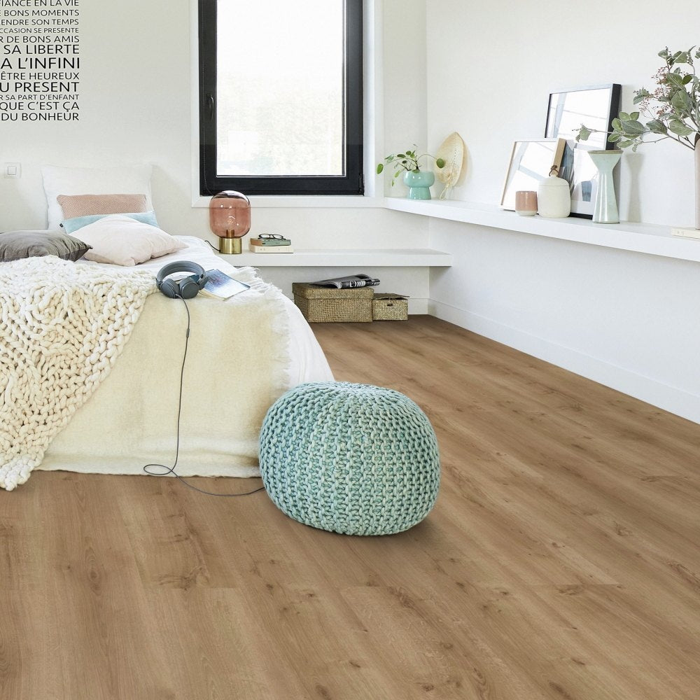 Vinylboden Tarkett iD Inspiration 40 Classics Rustic Oak Brown mit Holzmaserung und warmem Braunton, Klebevinyl für langlebigen Fußboden.