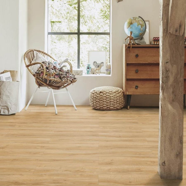 Tarkett iD Inspiration 55 Classics Eichenholz Vinylboden, klebeverlegt, elegante Holzoptik, strapazierfähig und langlebig.
