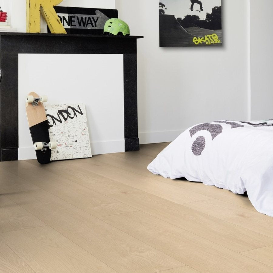 Tarkett iD Inspiration 55 Chatillon Eichen-Vinylboden, Naturfarbton, Klebevinyl, detailierte Holzmaserung und Textur sichtbar